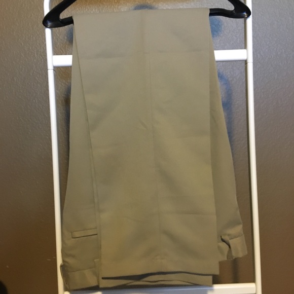 Men's Haggar plain front - Picture 2 of 3